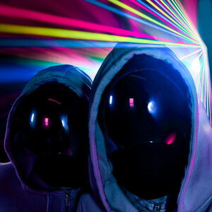 Hologram Hug – Néné
