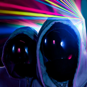 Hologram Hug – Néné